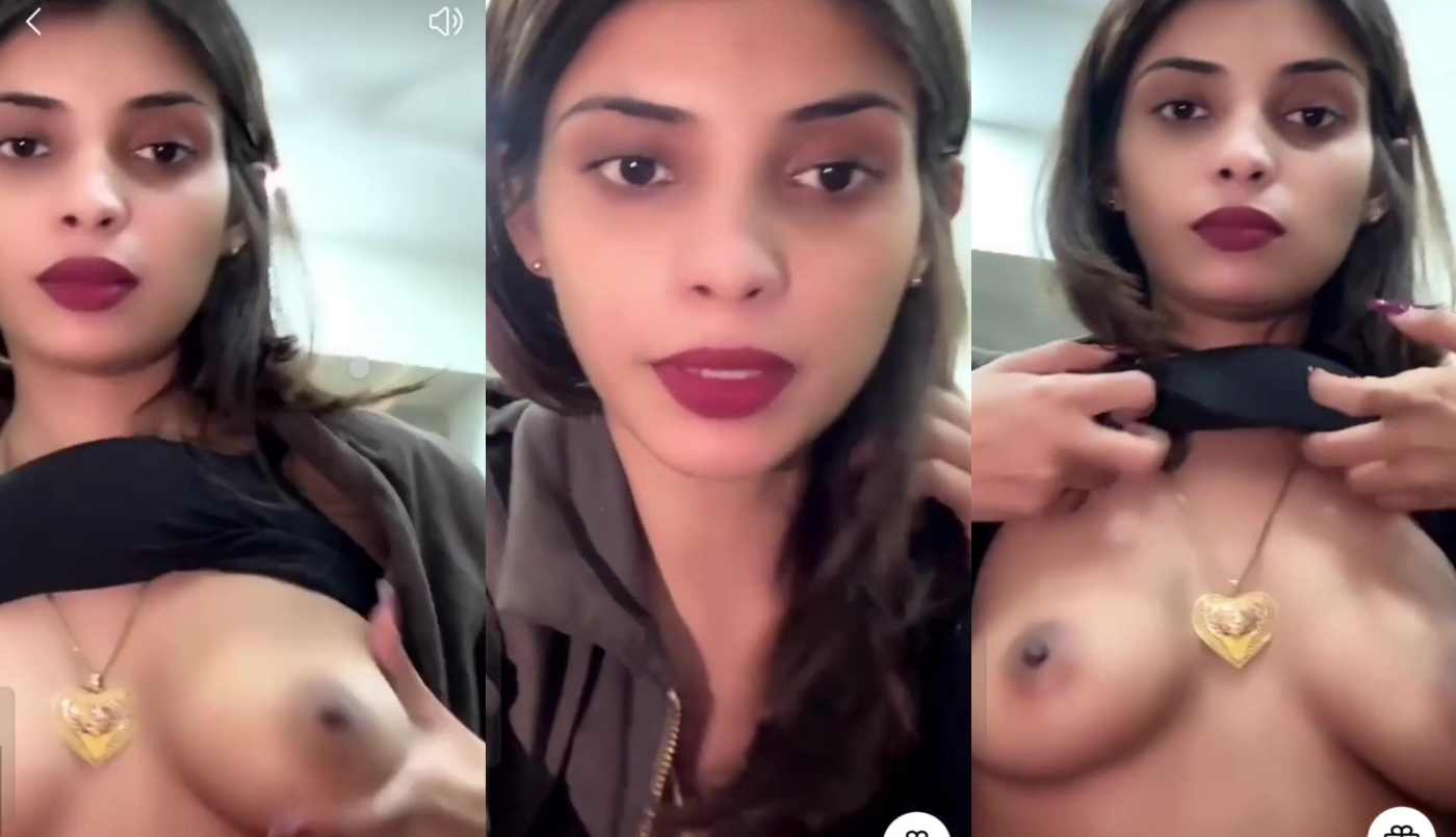 Sexy Tango Girl Bomb Gives Tit Flash Live With face