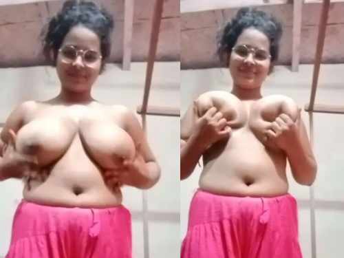 Big boobs village aunty topless selfie photos