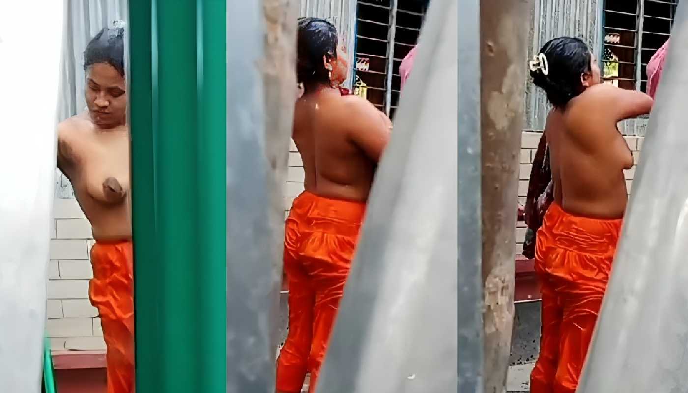 Desi Bhabhi Nude Bath Hidden Recorded By Village Tharki Londa